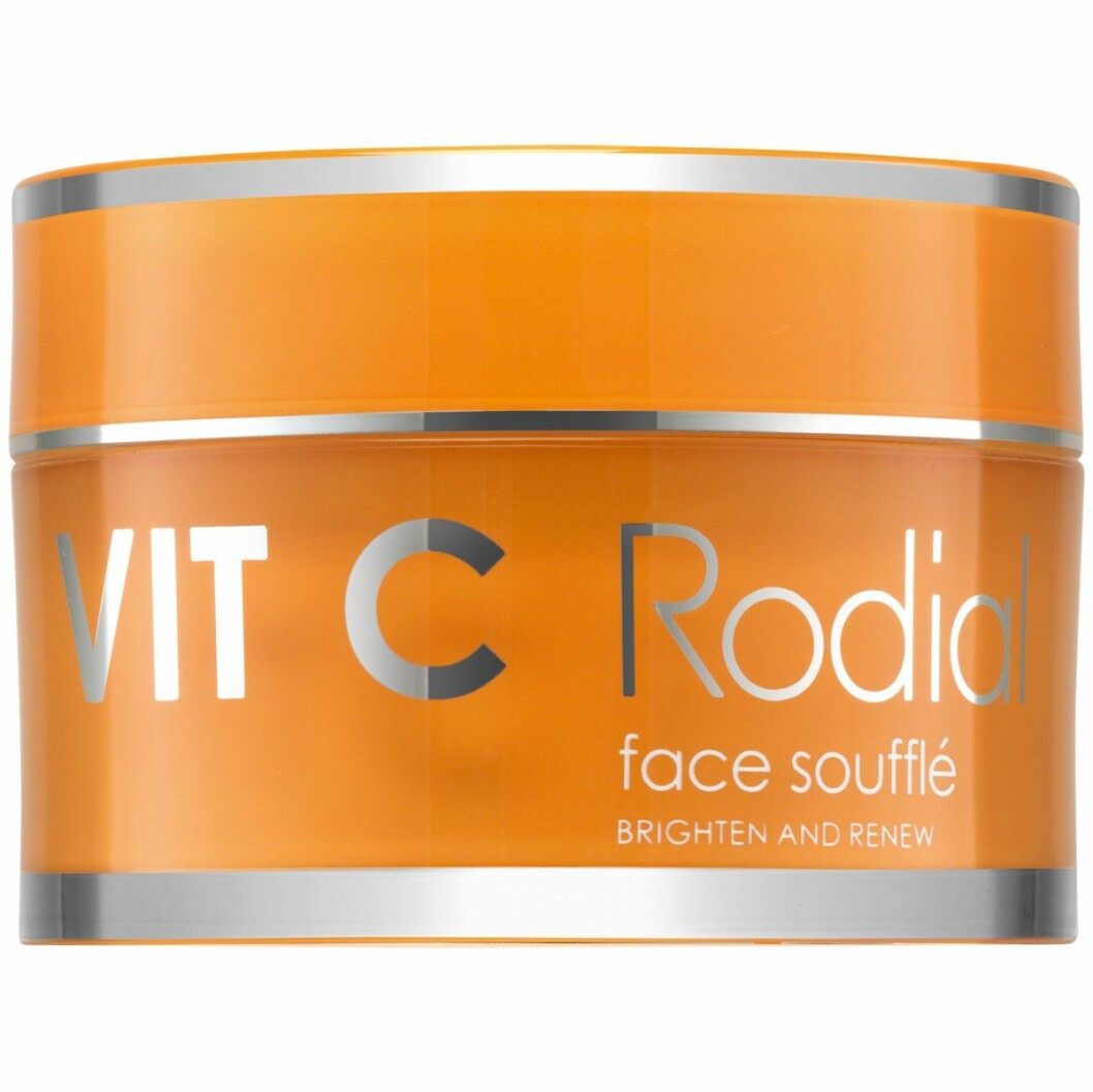Face Soufflé från Rodial. Lyxig dagkräm som går ner på djupen och ger maximal återfuktad hud. Med 2 % vitamin C jobbar den även på åldersfläckar och hyperpigmentering.