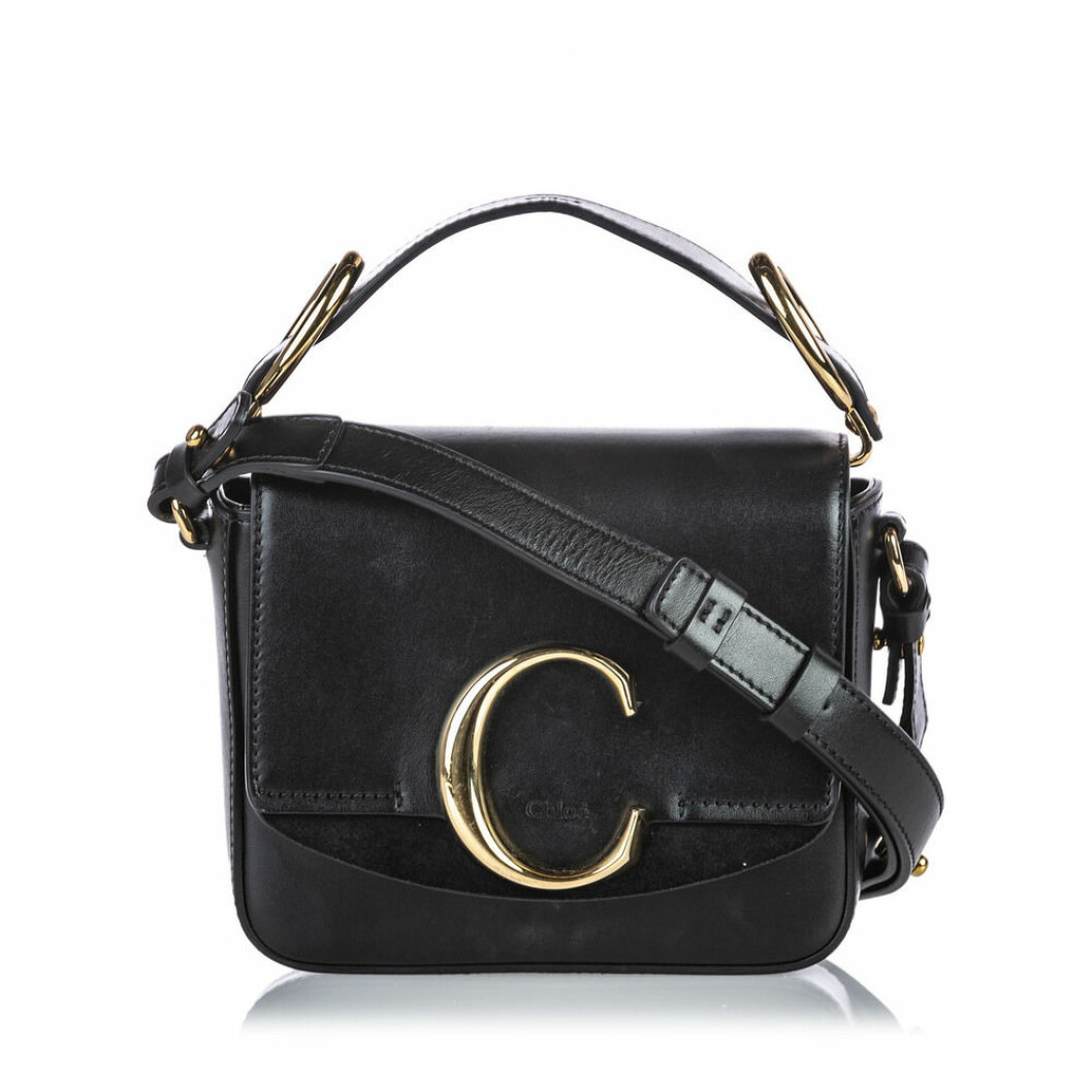 En favorit i ministorlek är the mini C crossbody bag från Chloé med ett stort C framtill.