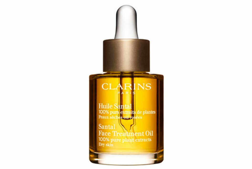 Bästa oljan för ansiktet från Clarins. <a target="_blank" rel="nofollow" href="https://ion.lyko.com/t/t?a=1117786221&as=1212076637&t=2&tk=1&url=https://lyko.com/sv/clarins/clarins-lotus-oil&epi=EL-bty—beauty-bit-ansiktsolja-clarins-">Klicka på bilden för att komma direkt till produkten.</a> bästa ansiktsolja torr hud bäst i test clarins ansiktsolja