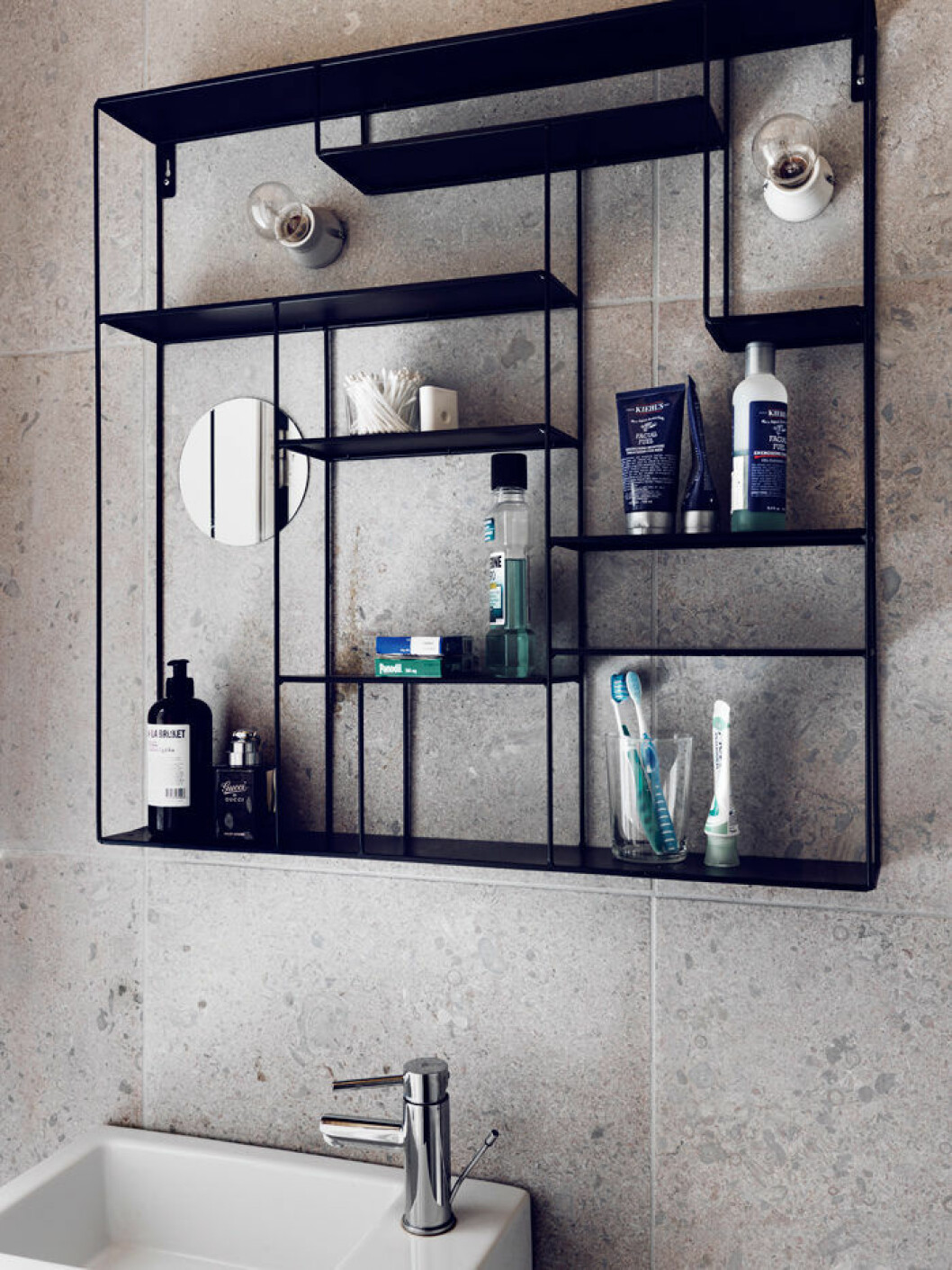 Foto: Jonas Ingerstedt Text: Anders Bergmark Syns i: <a href="https://www.elle.se/decoration/hemma-hos-gotlandsparadis-i-stilren-industristil/">Hemma hos: Gotlandsparadis i stilren industristil</a> Välj de produkterna du behöver.