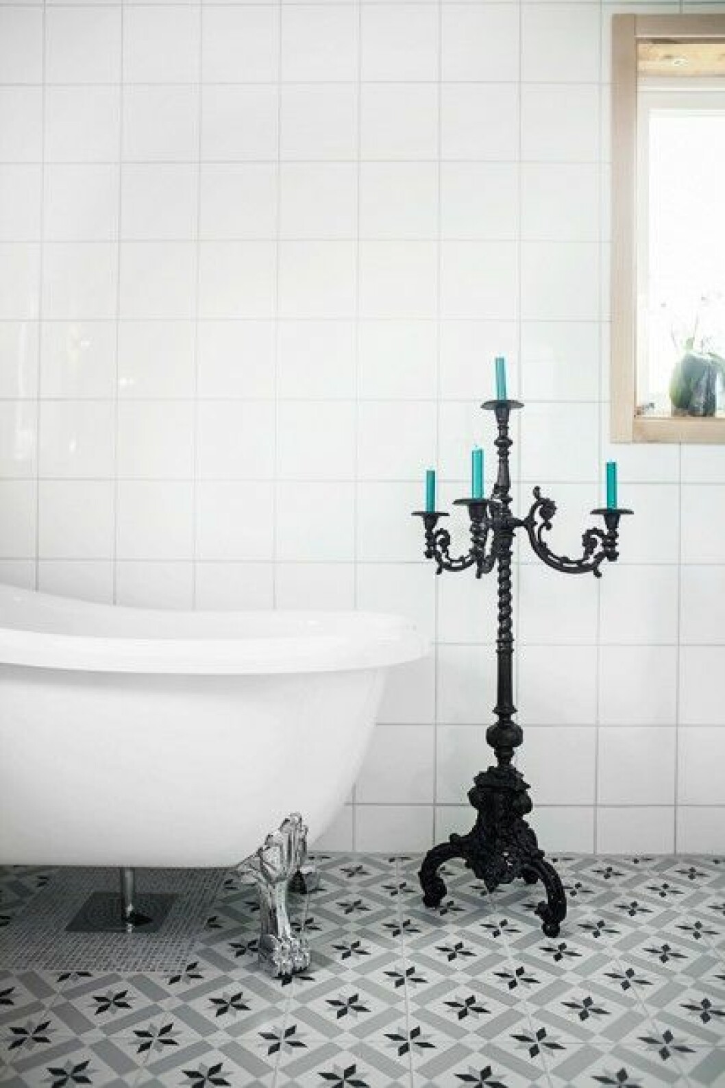 Foto: <a href="http://www.lovelylife.se/northerndelight/" target="_blank" rel="noopener">Anna Malmberg</a> Bild från <a href="https://www.elle.se/decoration/hemma-hos-inspireras-av-det-kreativa-konstnarshemmet/" target="_blank" rel="noopener">”Inspireras av det kreativa konstnärshemmet”</a> Färgglatt kakel och mosaik i geometriska former är trendigt.