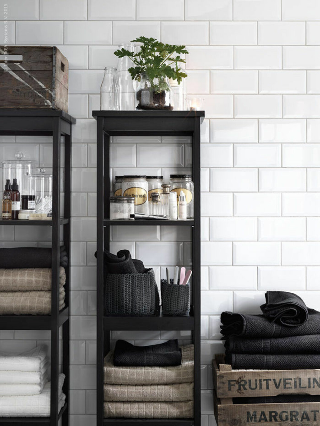 Foto: Marcus Lawett Styling: Hans Blomqvist för Ikea Livet Hemma Badrumshyllor i badrummet