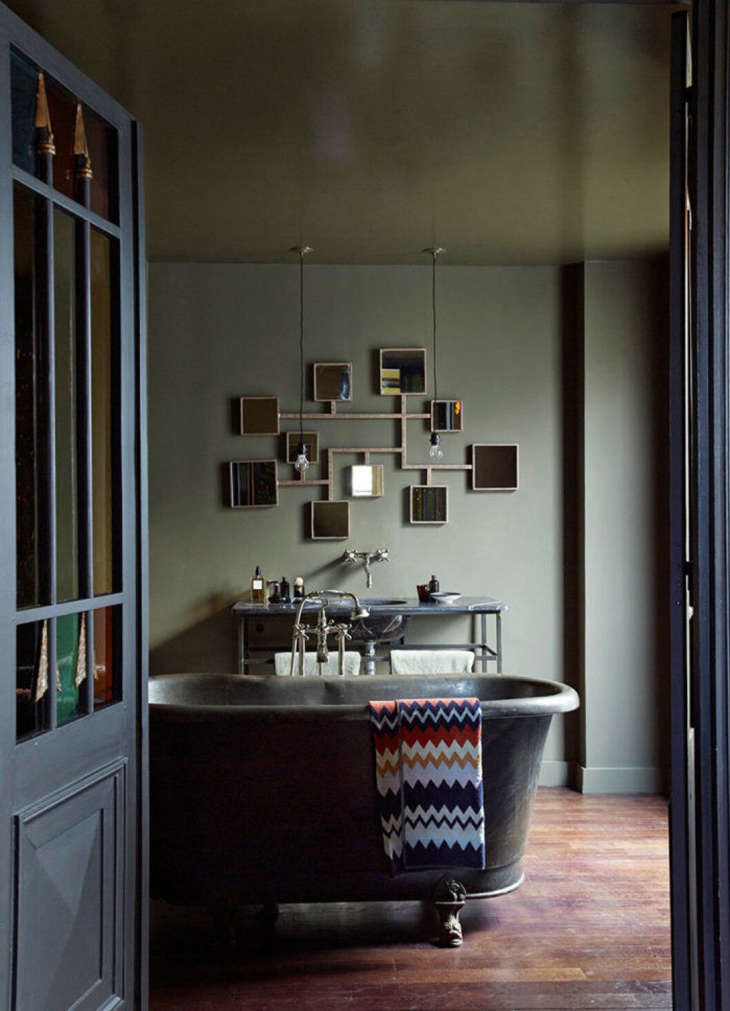 badrum_badkar_bathroom_bathtub_rustic_modern_Foto_Gaelle_Le_Boulicaut