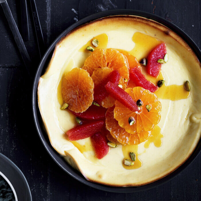Recept på bakad ricotta med karamell på mandarin och grape