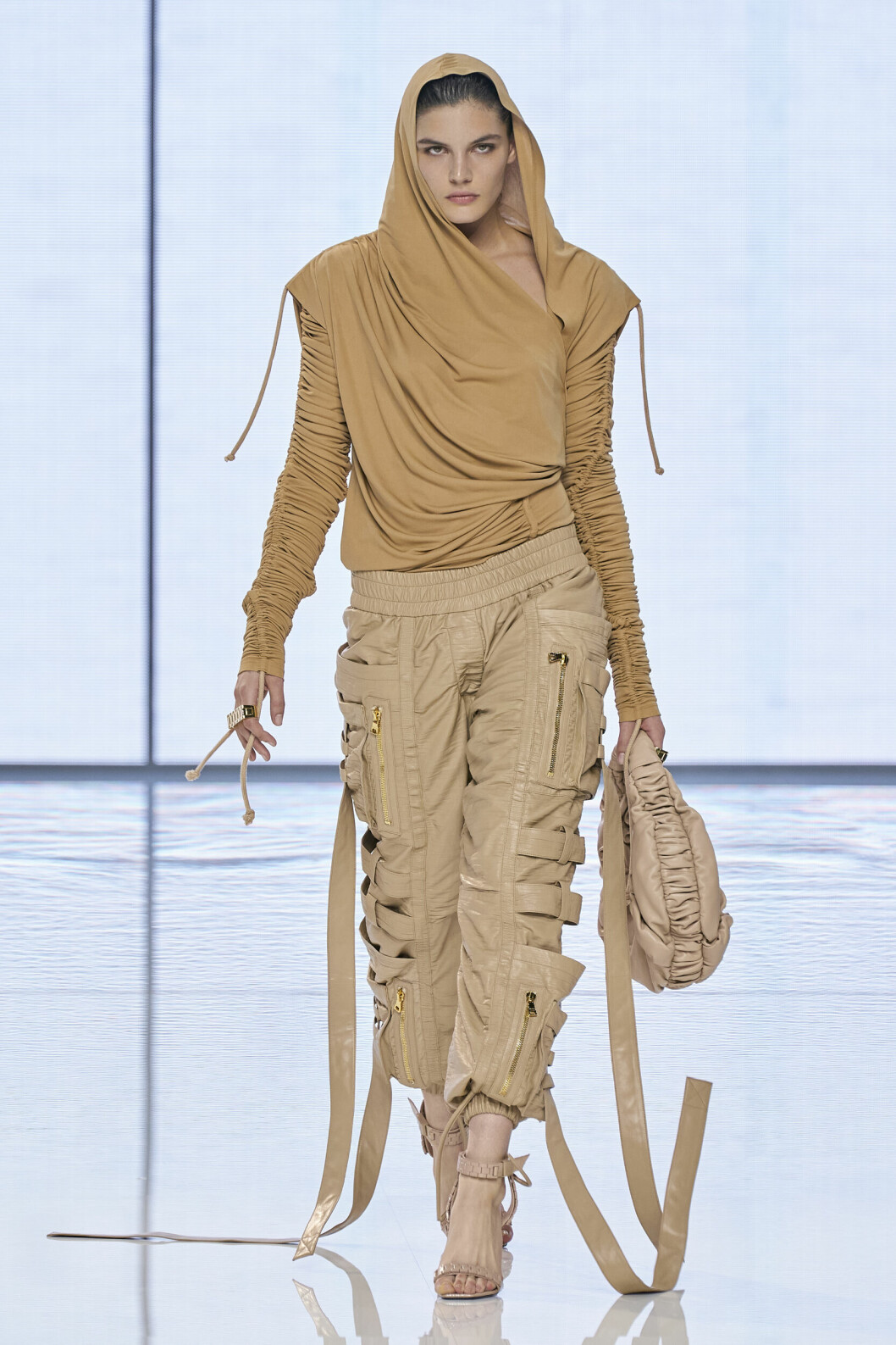 sandfärgad look av beige nyanser