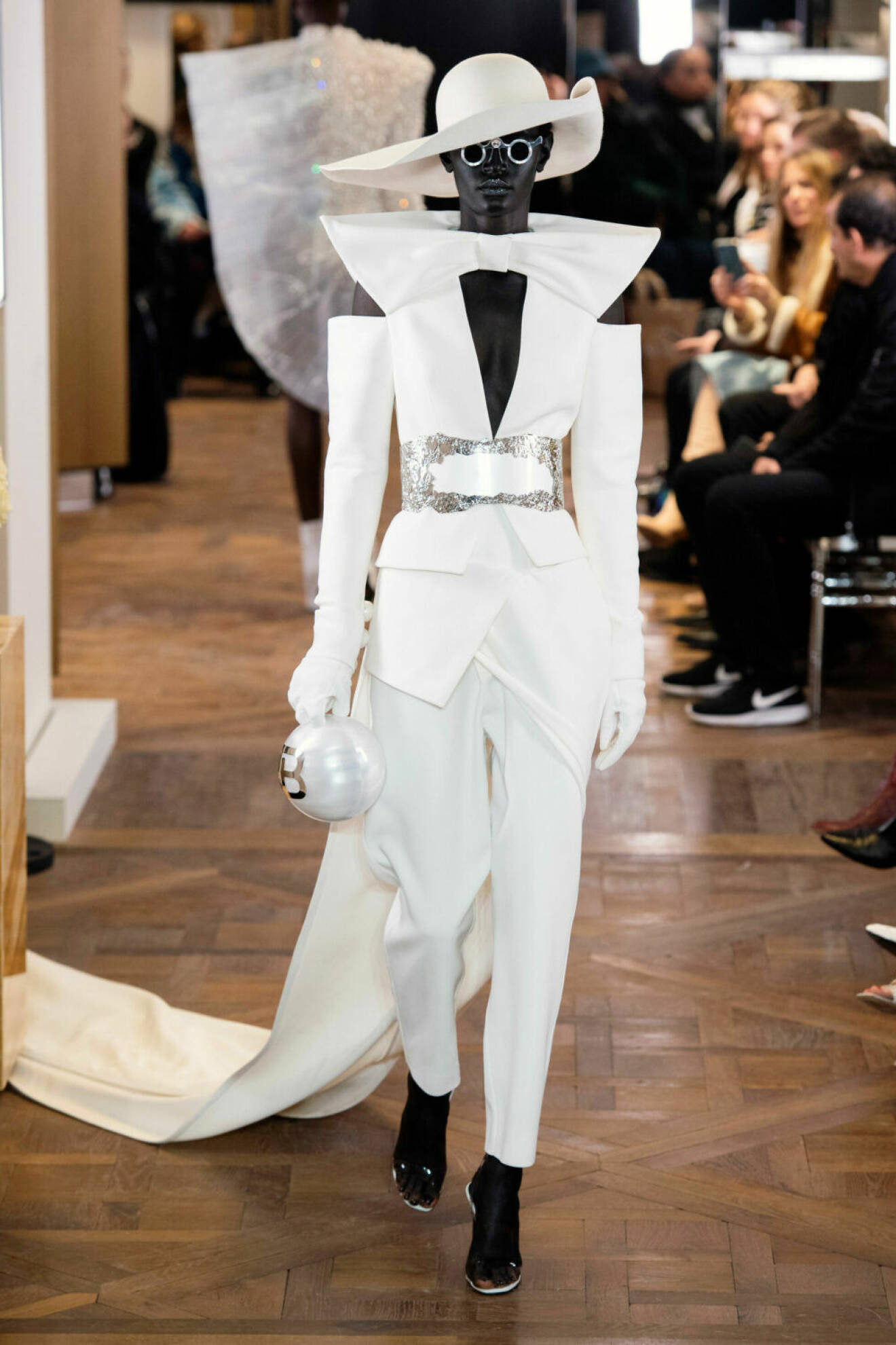 Skräddarsydd perfektion på Balmains SS19 haute couture–visning på Couture Week i Paris