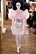 Magisk klänning på Balmains SS19 haute couture–visning på Couture Week i Paris