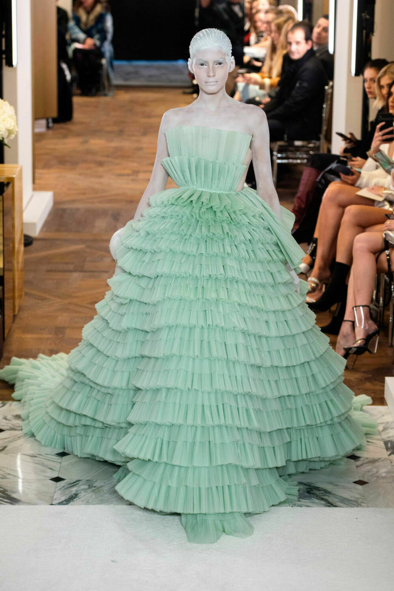 Ljusgrön tyll på Balmains SS19 haute couture–visning på Couture Week i Paris