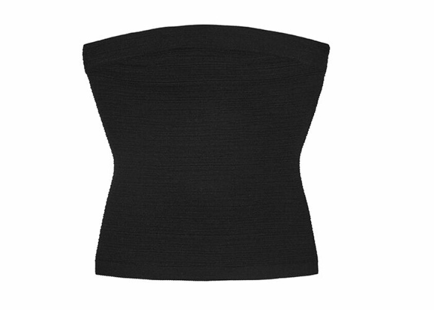 <a target="_blank" rel="nofollow" href="https://www.cos.com/en_sek/women/womenswear/tops/product.gathered-bandeau-top-black.1148191001.html">Svart klassisk bandeau topp</a>, 590 kr. bandeau