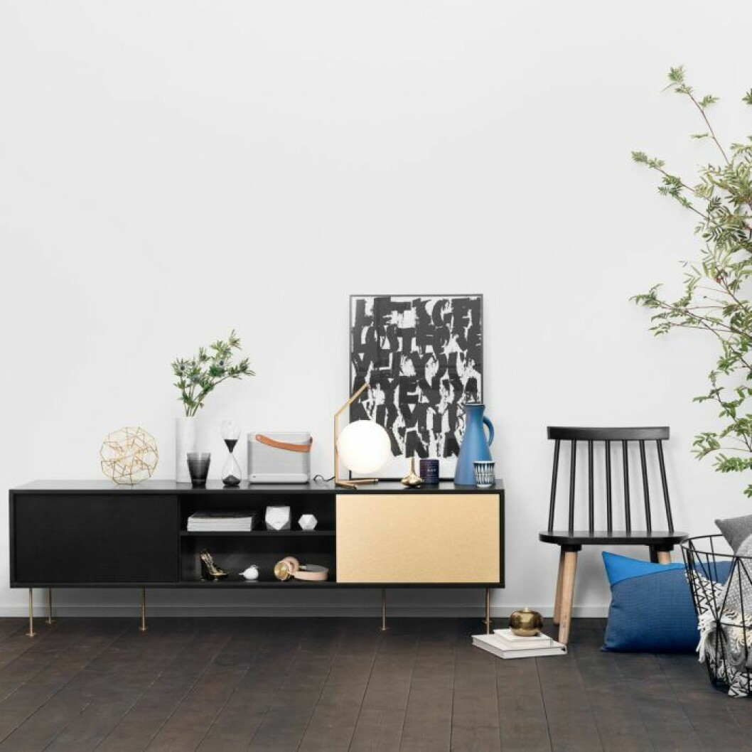 Tv-bänk i mässing och svart