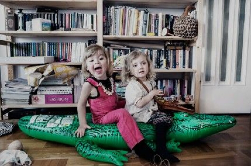 <strong>7. Låt barnen leka loss!</strong> Självklart ska badkrokodilen blåsas upp till barnkalaset. Perfekt för sockerstinna barn med lite för mycket energi! barnkalas tips-©-Anna-Malmberg-20
