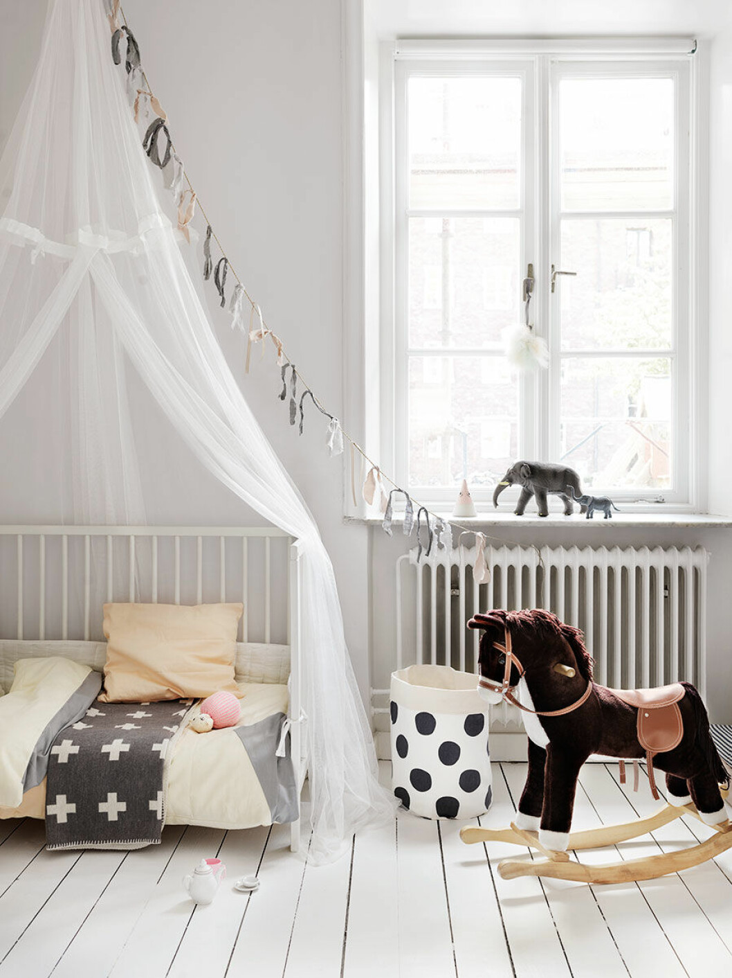 barnrum_childrens_room_sang_bed_ELE_Decoration_Foto_Petra_Bindel