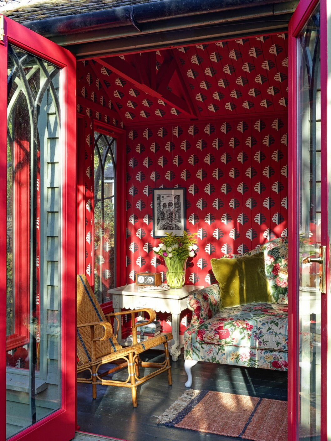 Hemma hos Beata Heuman som vann Årets Inredare på ELLE Deco Design Awards 2021 Garden house romantiskt
