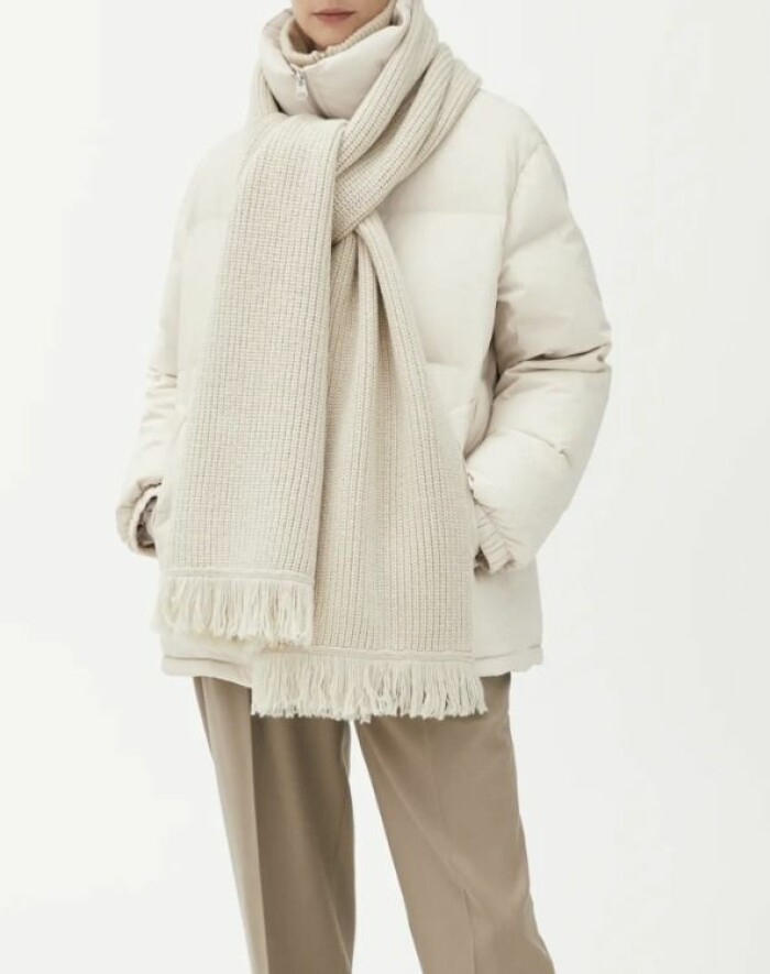 Beige halsduk från Arket.