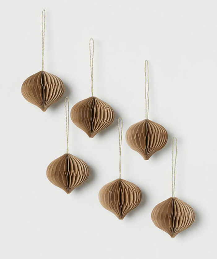 Beige julgranskulor från H&M Home