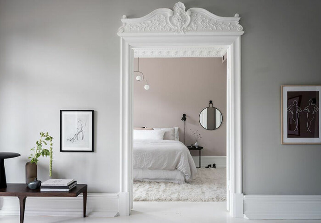 Foto: Alen Cordic Styling: Nouvel för <a href="https://www.instagram.com/bjurfors_goteborg/?hl=sv" target="_blank" rel="noopener">Bjurfors</a>/mäklare: Ida Almgren Måla väggarna i nyanser av beige – antingen i en kallare eller varmare ton