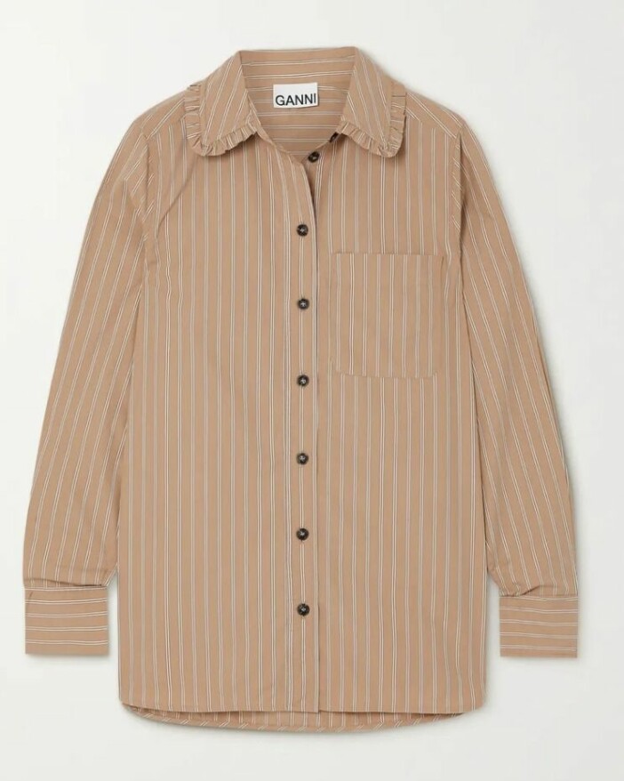 Beige skjorta med krage från Ganni. S