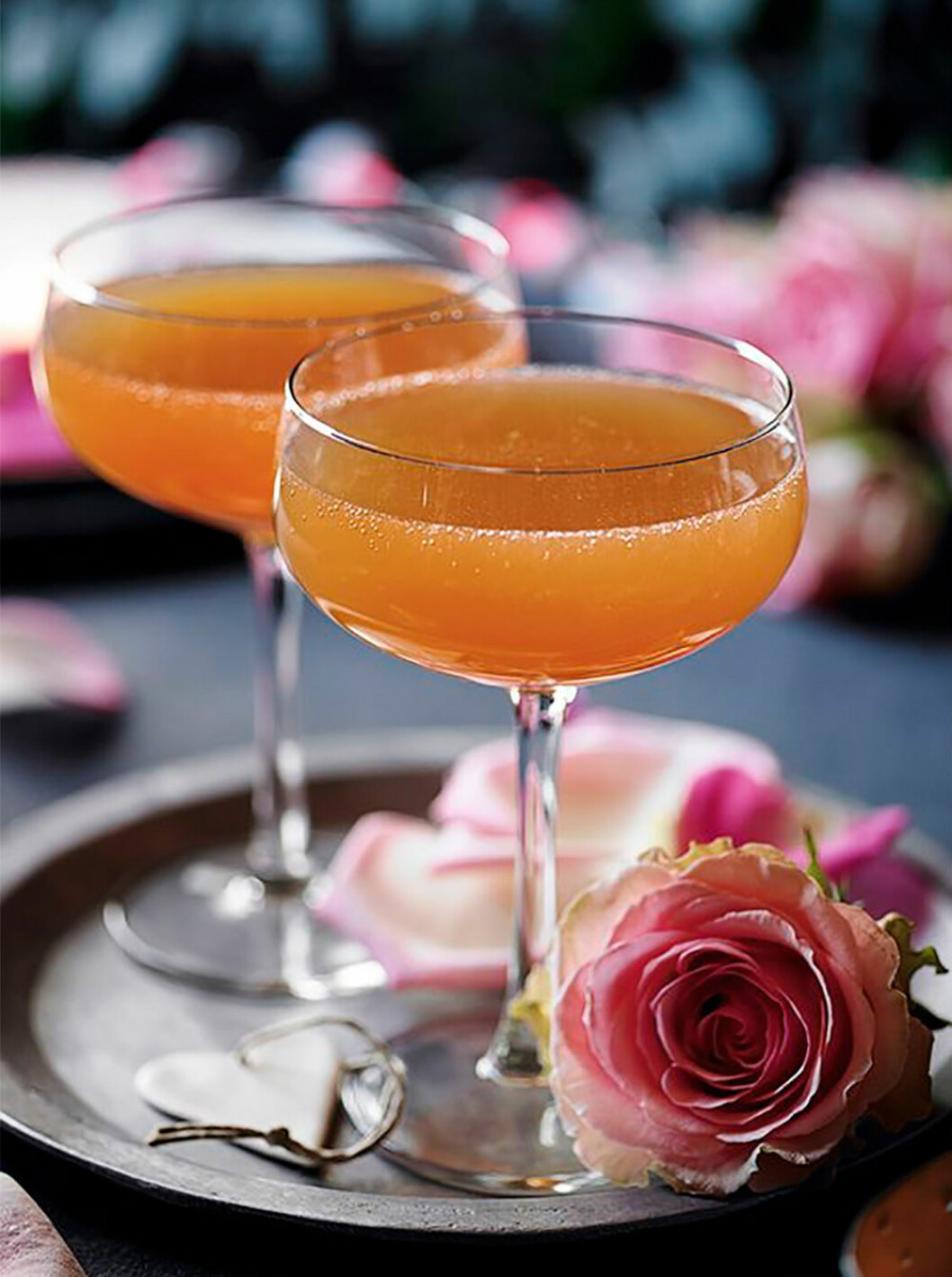Via: <a href="http://www.waitrose.com/content/waitrose/en/home/recipes/recipe_directory/p/passion_fruit_bellini_cocktails.html?utm_source=Pinterest&utm_medium=social&utm_content=ValentinesDay&utm_campaign=Pinterest" target="_blank" rel="noopener">Waitrose</a>