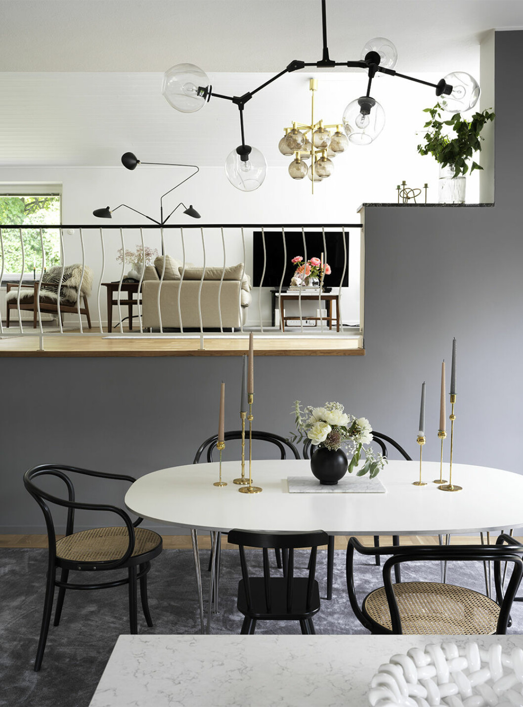 Helrätt med ljus i rosa och grått hemma hos Frida Fahrman. Fotograf: Stellan Herner Stylist: Tina Hellberg | Syns i: <a href="https://www.elle.se/decoration/lyxskandinaviskt-och-stilrent-hemma-hos-frida-fahrman/" target="_blank" rel="noopener">Lyxskandinaviskt och stilrent hemma hos Frida Fahrman</a> Hemma hos Frida Fahrman är det fokus på lampor och trendiga ljus