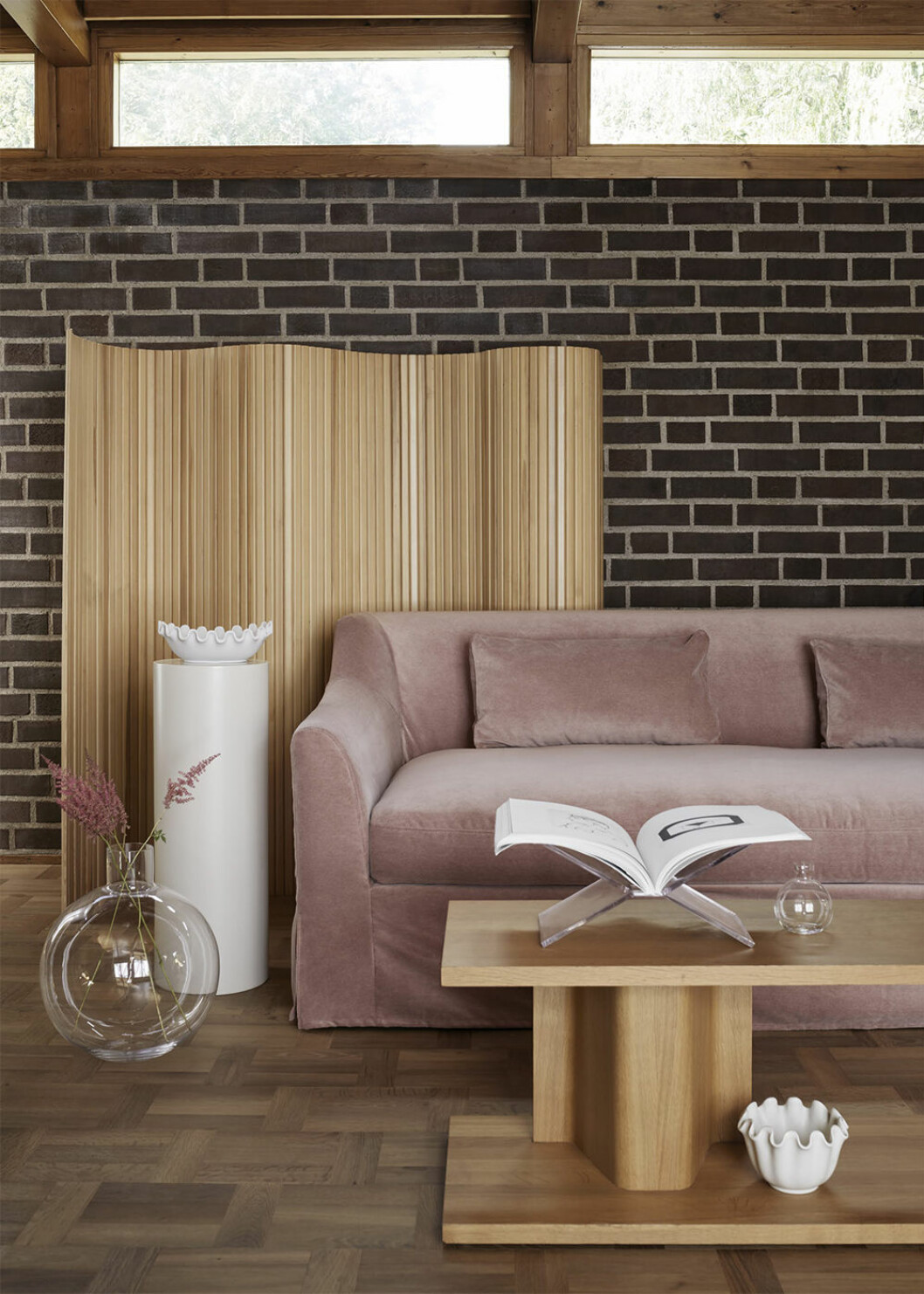 Överdrag i rosa sammet med en matt finish från Bemz nya, hållbara kollektion. Foto: Bemz Överdrag till Ikea-soffa i rosa sammet från Bemz
