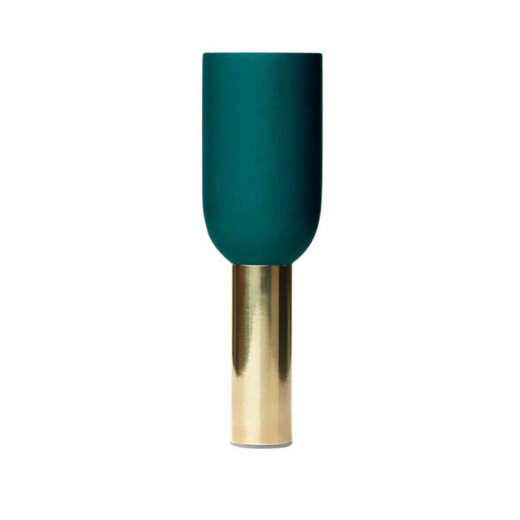 Mörkgrönt möbelbenet Captains i bottle green/brass från Superfront.