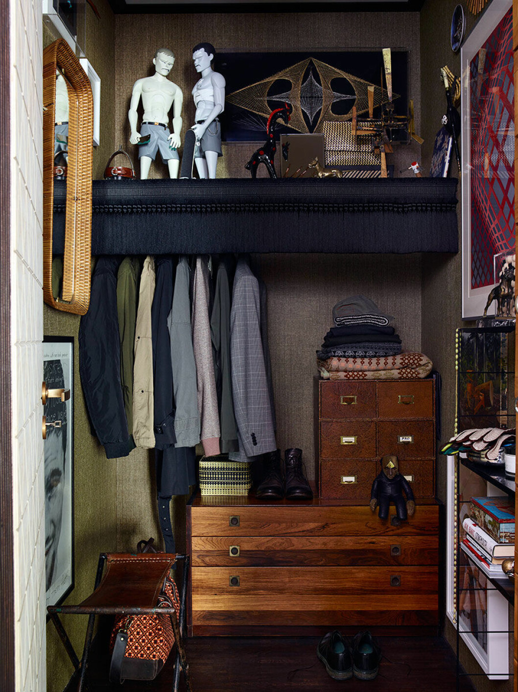 Av: Kerryn Fischer Foto: Simon Lipton/Frank Features Syns i: <a href="https://www.elle.se/decoration/personlig-mix-i-inredningsdesignerns-hem-i-berlin/">Personlig mix i coola hemmet i Berlin</a>. Anpassa garderob efter behov.