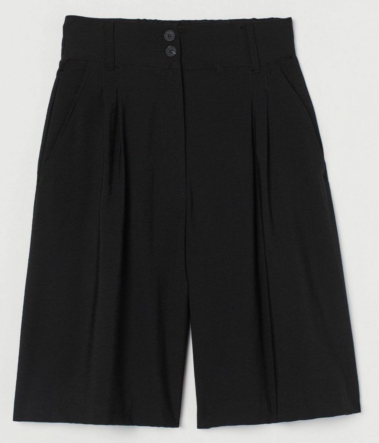 H&M har ett par prisvärda och bekväma bermudashorts i svart