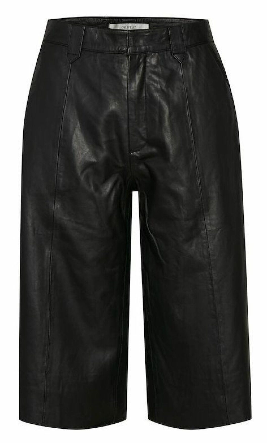 svarta faux leather bermudasshorts från Gestuz