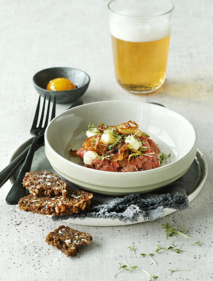 Recept på biff tartar med confiterad äggula