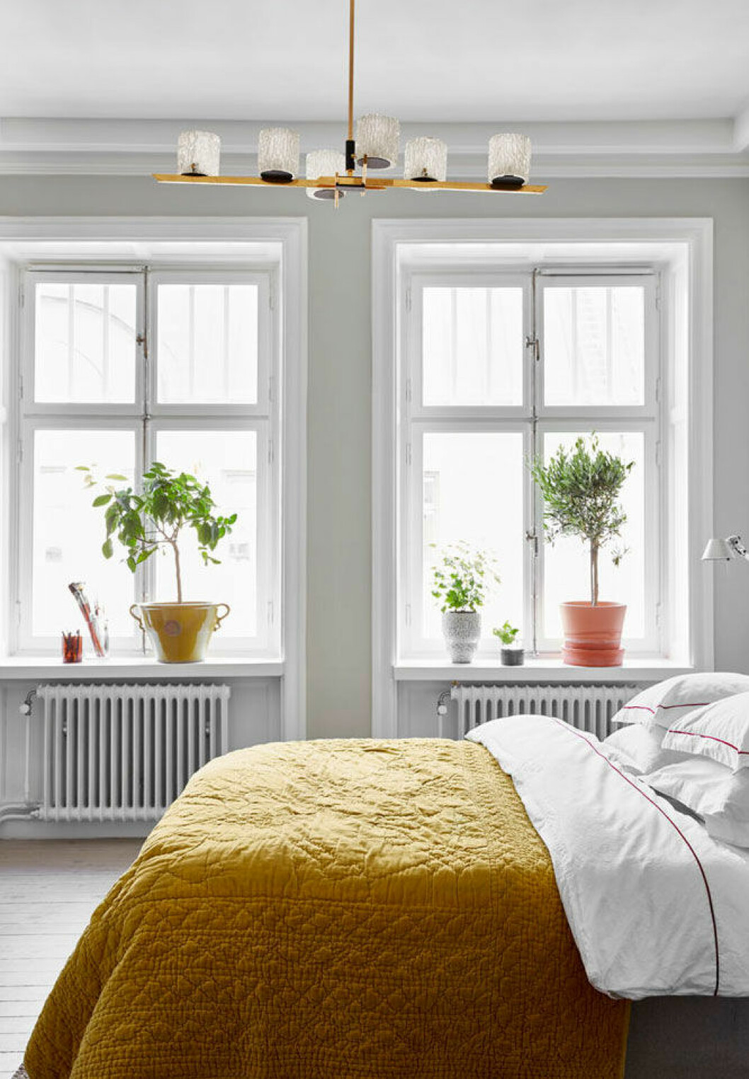 Av: Charlotte Frey Svidén Foto: Jonas Gustavsson Text: Caroline Holmbom Syns i: <a href="https://www.elle.se/decoration/sobert-och-smakfullt-med-ett-helt-fantastiskt-kok/" target="_blank" rel="noopener">Säker och smakfull stilmix – och ett fantastiskt kök.</a> Inred med mer gult i hemmet.