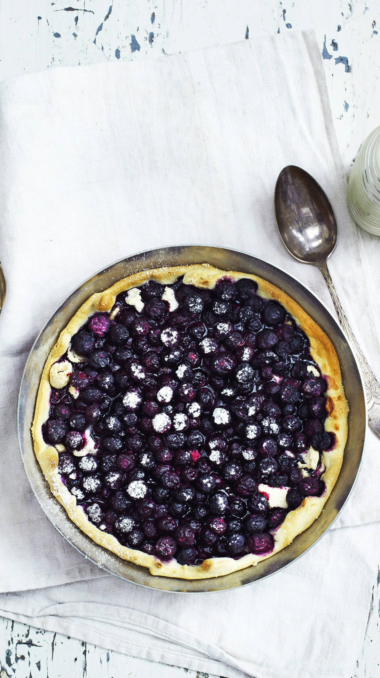Baka en blåbärspaj med maräng och vaniljkräm
