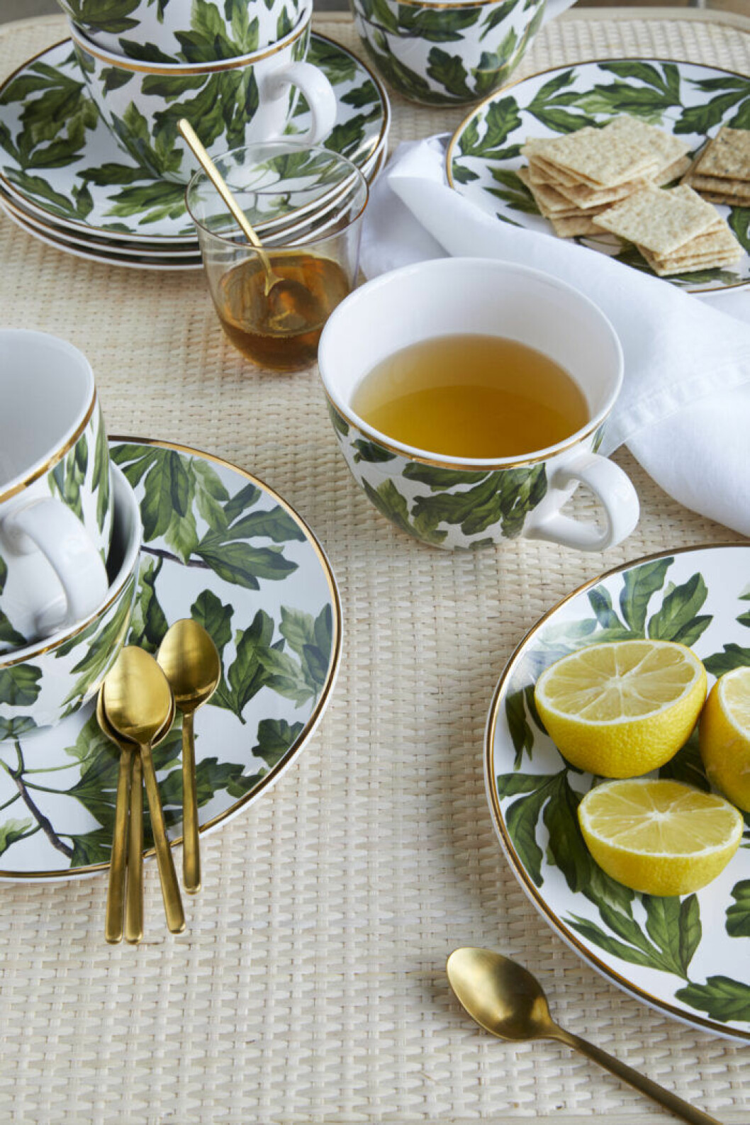 Foto: H&M home Bladmönstrat porslin