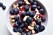 Smoothiebowl med jordgubb, blåbär och gojibär