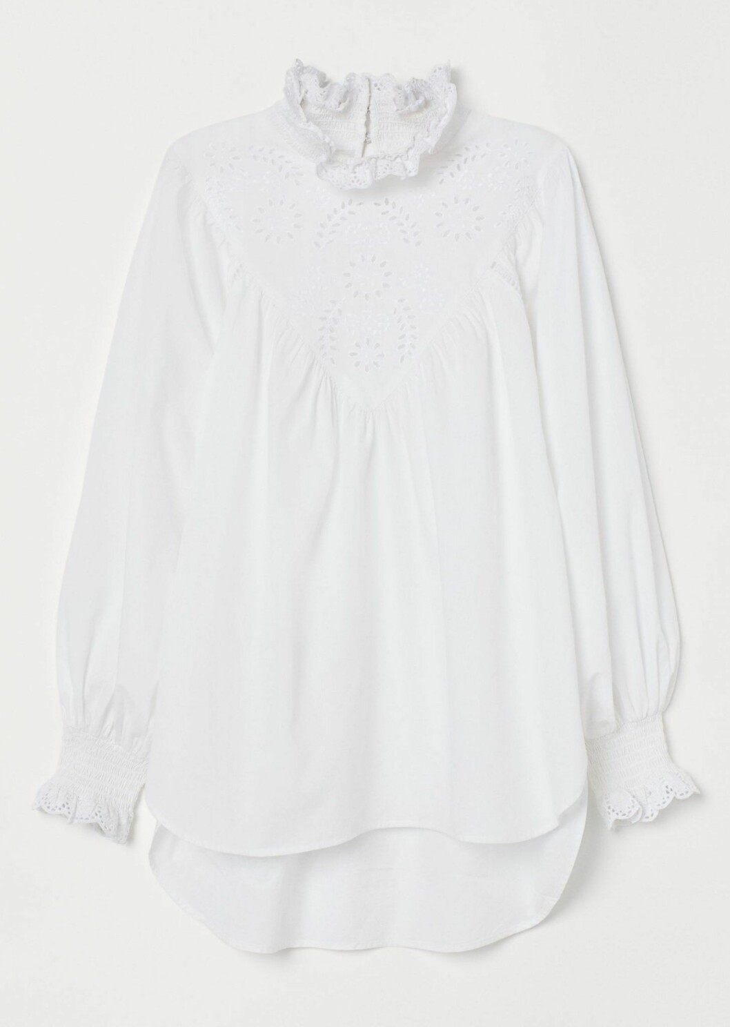 vit blus med broderi från H&M.