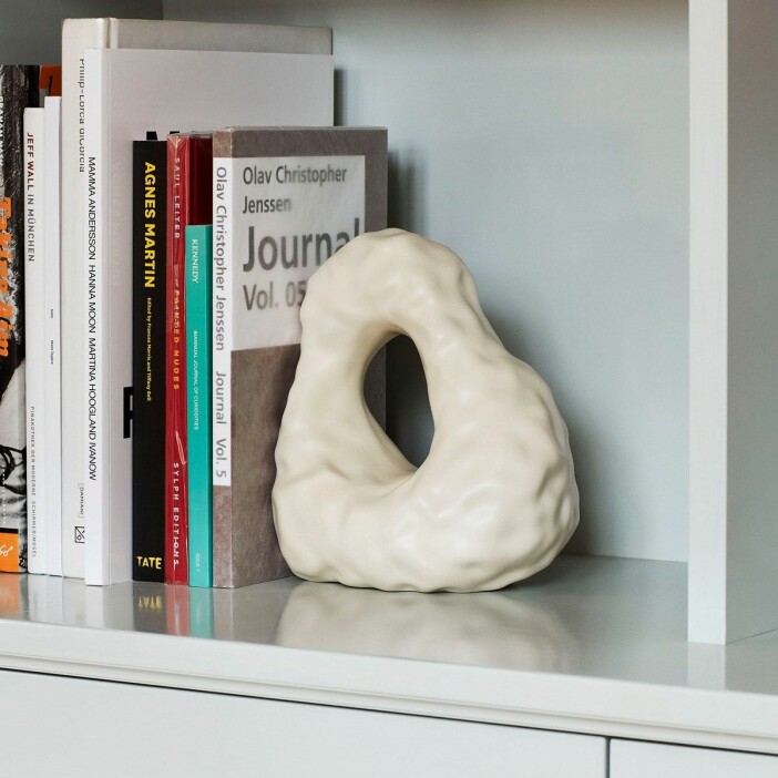 bokstöd från Hay designad av Wang & Söderström