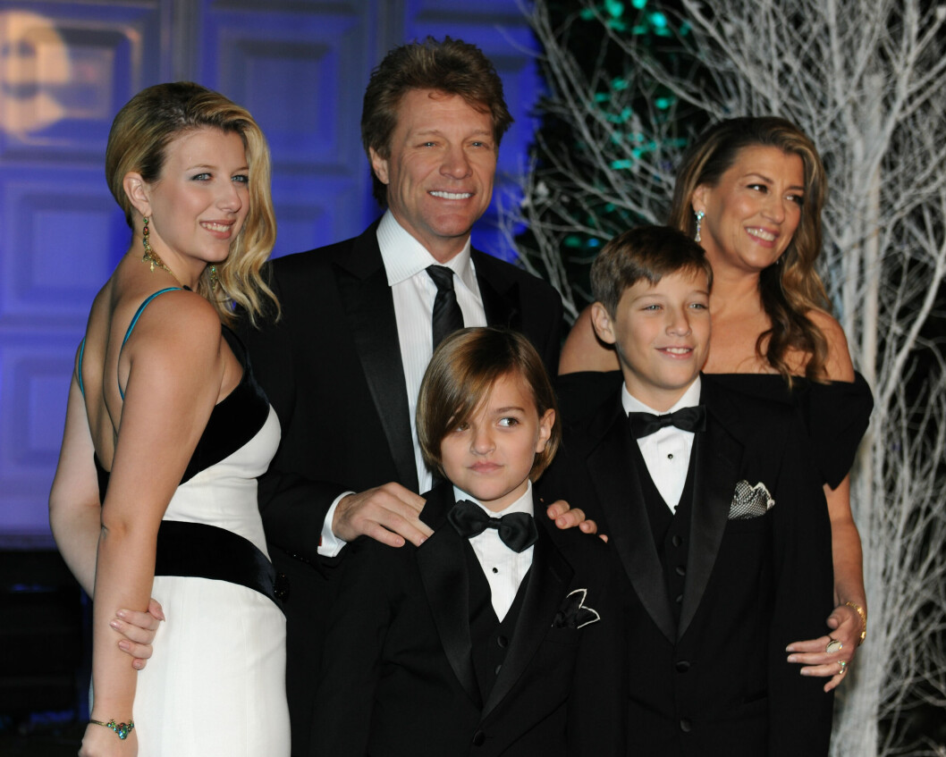 Jon Bon Jovi med hustrun Dorothea och barnen Stephanie, Romeo och Jake (sonen Jesse saknas på bild). Jon Bon Jovi med familjen