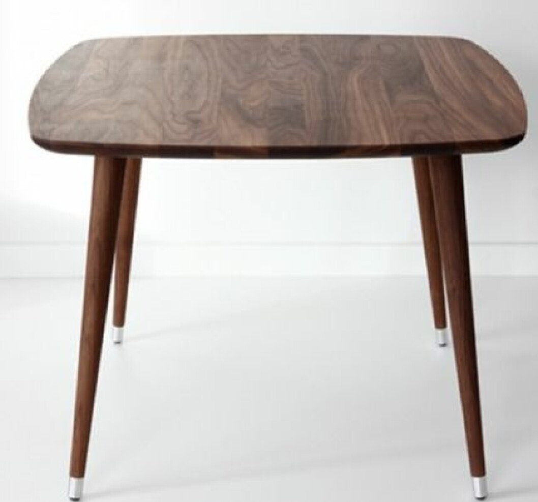 Bord <em>Nesti</em>, design Rolf Fransson, skiva 70×70 cm, finns i tre olika höjder, ca 7 900 kr, Sundlings. bord-nesti