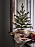 bordsgranen dekorerad med små julgranskulor
