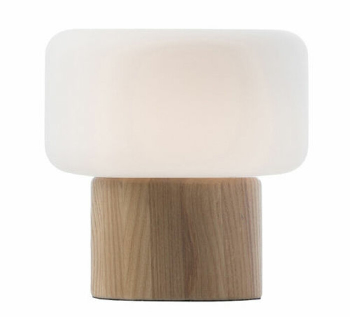 bordslampa i trä
