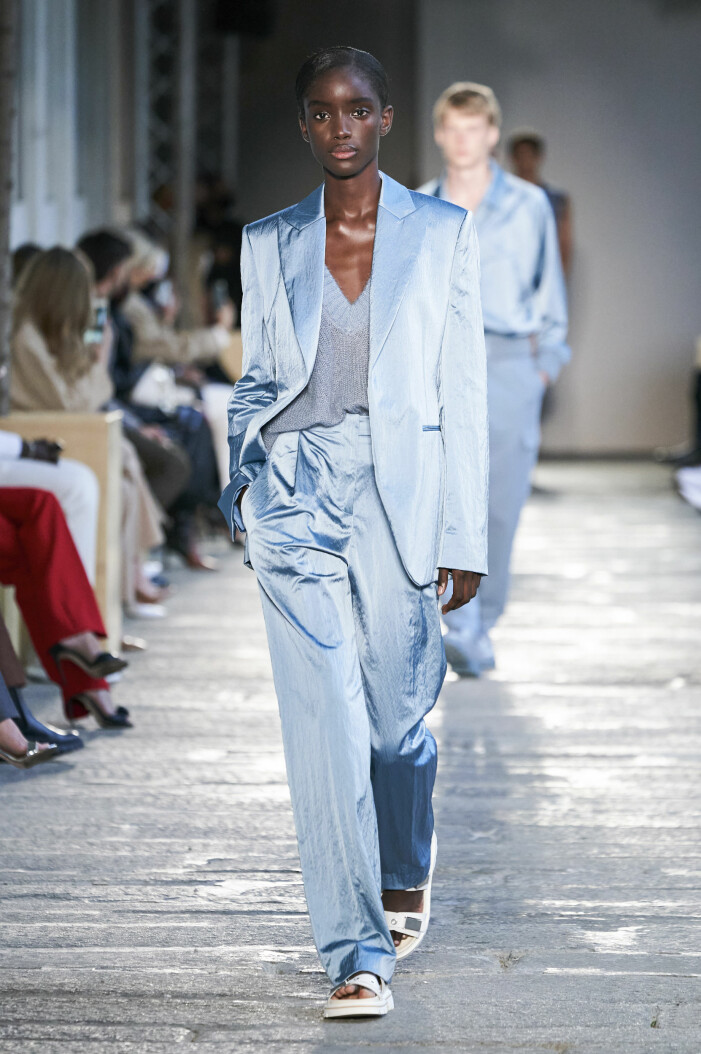 Boss SS21. Ljusblå kostym