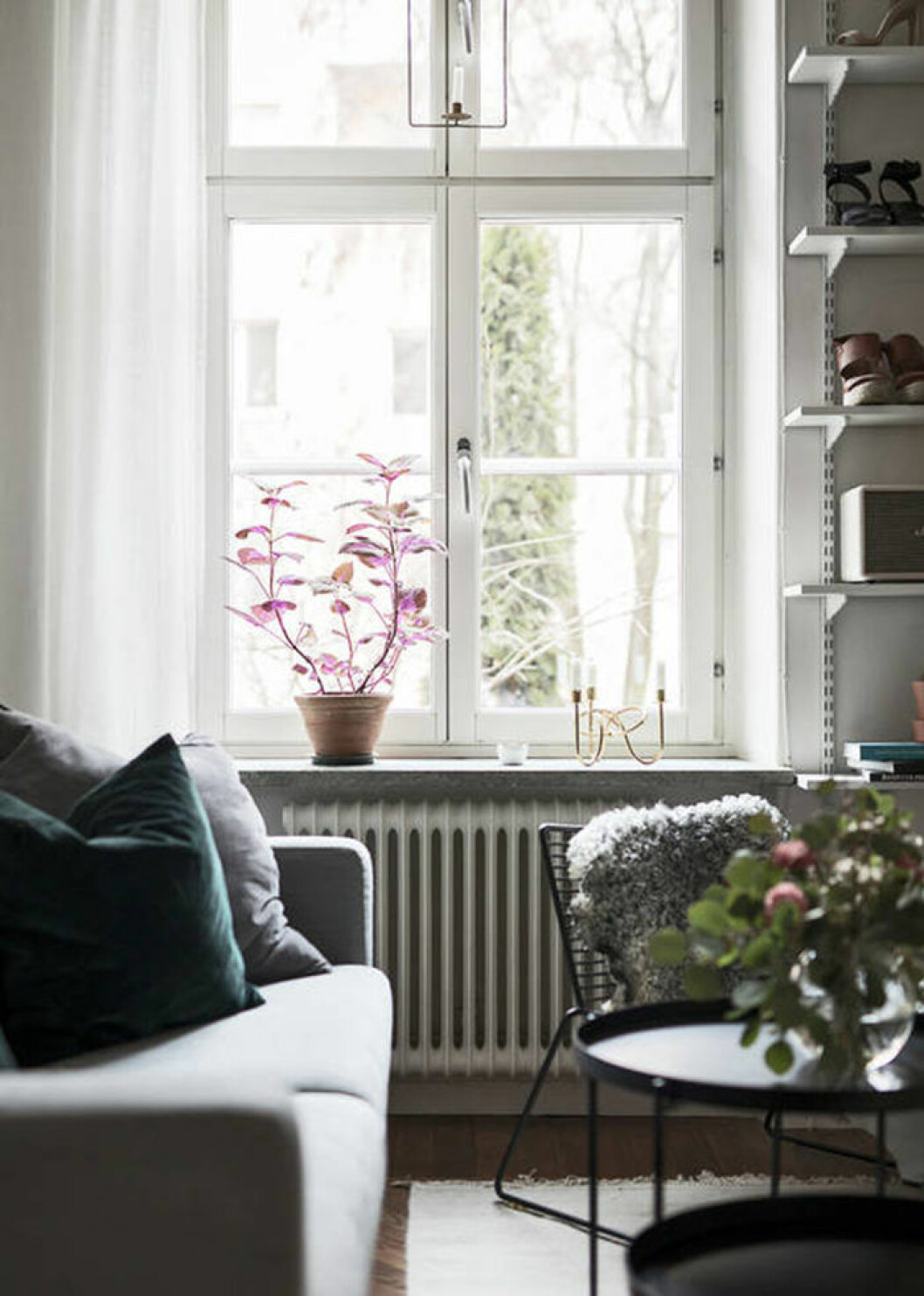 Foto: <a href="https://www.instagram.com/kronfoto/?hl=sv" target="_blank" rel="noopener">Adam Helbaoui/Kronfoto</a> för <a href="https://www.instagram.com/bosthlm_realestate/" target="_blank" rel="noopener">Bosthlm</a>/mäklare: Cecilia Heikkilä Palettblad