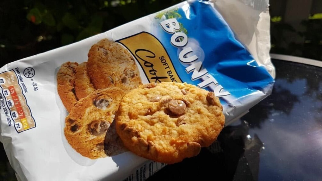 Kokos- och mjölkchokladfyllda Bountykakor som smälter i munnen. bountykakor