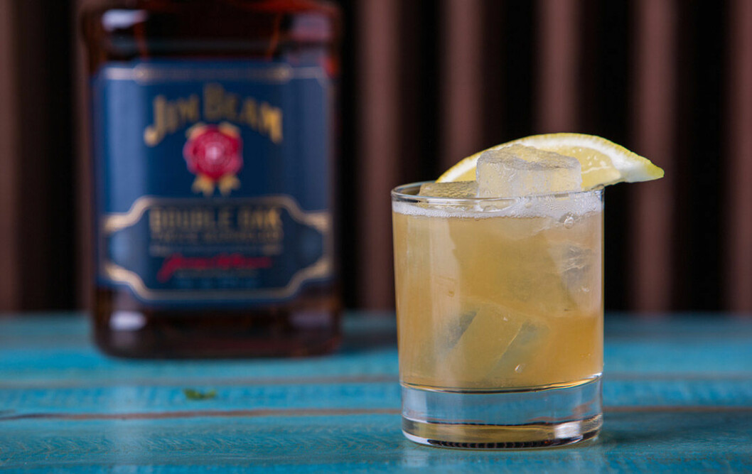 Whiskey Sour med Jim Beam Double Oak. Whiskey Sour med Jim Beam Double Oak.
