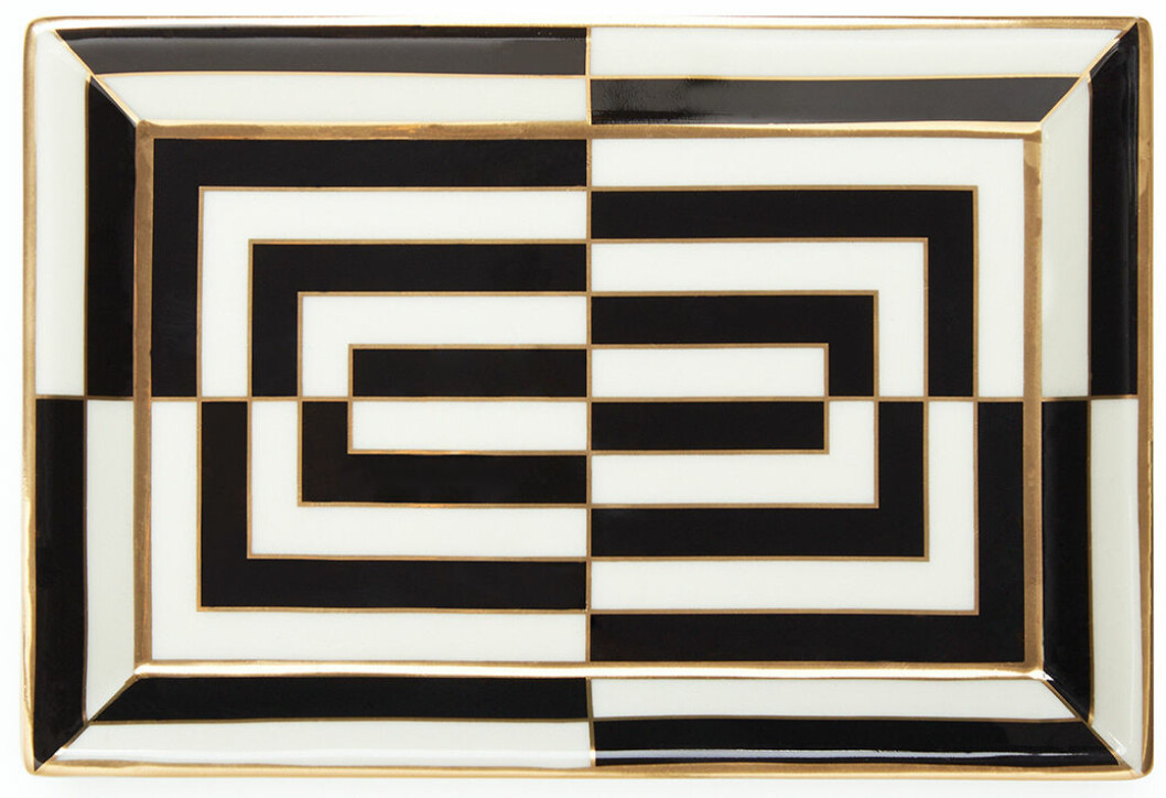 Svartvita ränder slår sällan fel och speciellt inte i denna mix på brickan Op Art från Jonathan Adler.