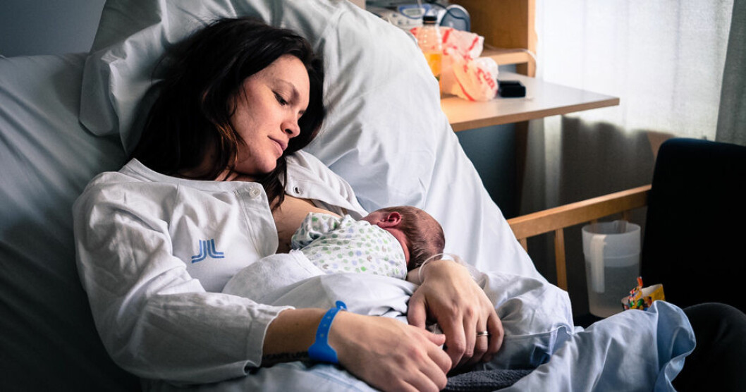 Nybliven mamma ammar på sjukhuset.