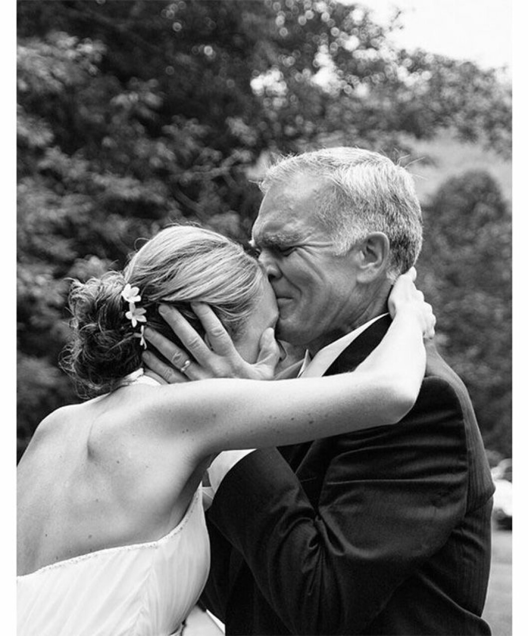 Foto: <a href="http://juliewhitlockblog.com" target="_blank" rel="noopener">Julie Whitlock</a> En pappa ser sin dotter på bröllopsdagen