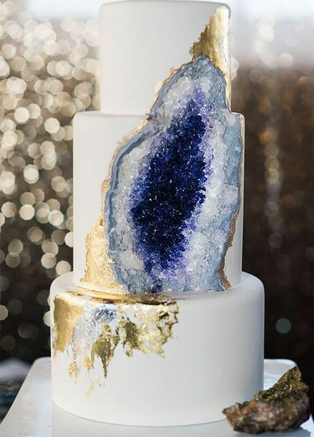 Via: <a href="http://www.intricateicings.com/wedding-cakes" target="_blank" rel="noopener">intricateicings</a> Via: intricateicings