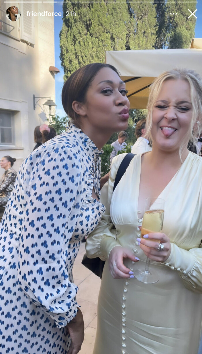 E il duo di podcast Julia Friendfors e Julia Leskova