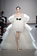 Giambattista Valli bröllopstrender kort klänning med ett längre släp