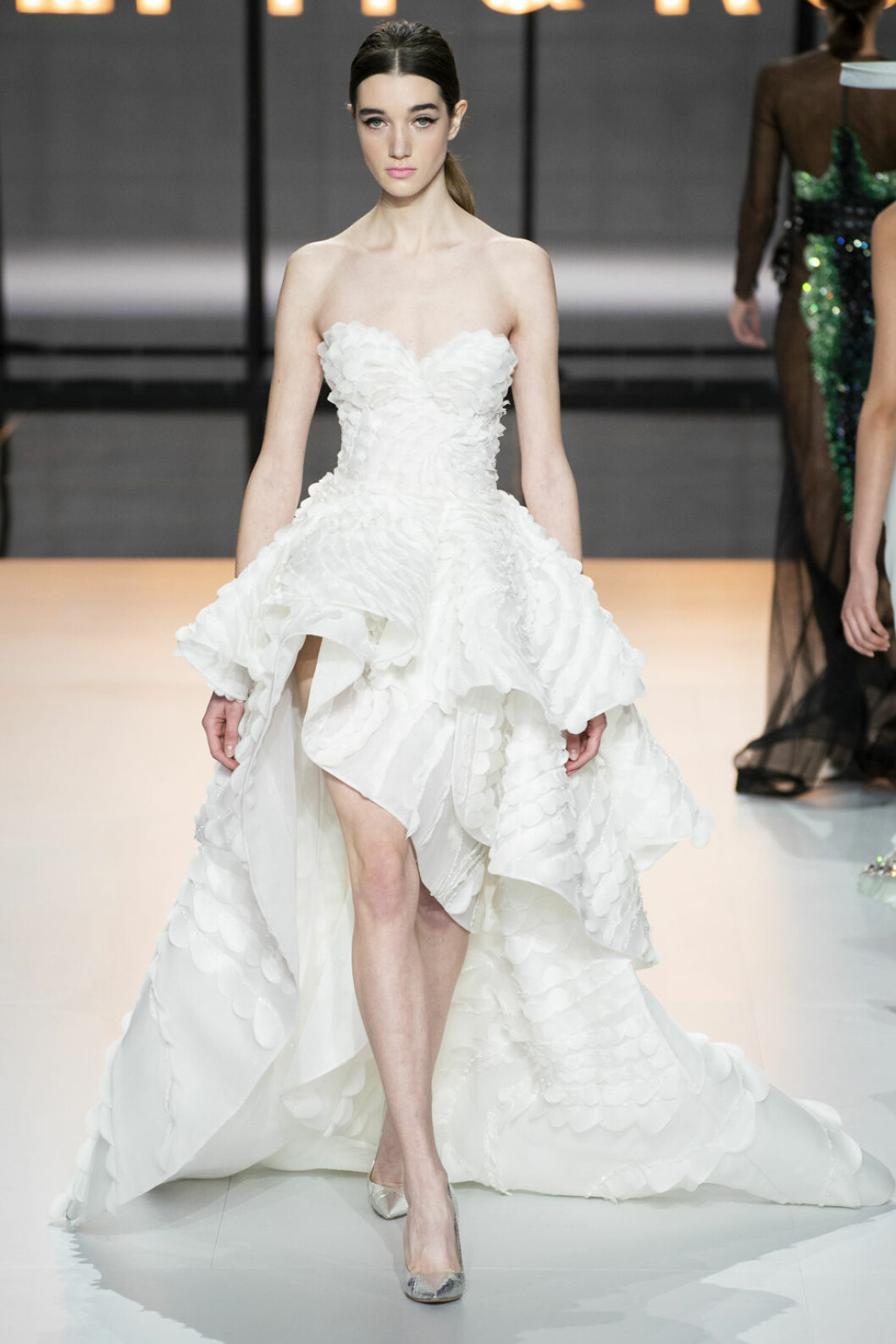 Ralph&Russo kort klänning med ett längre släp